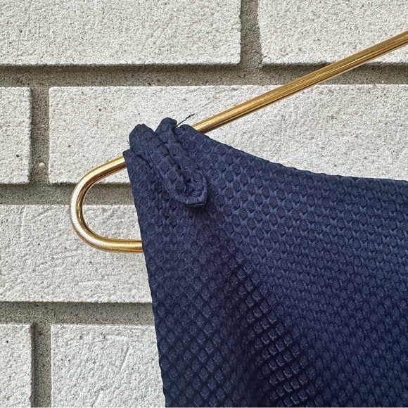 Trina Turk Observer Navy Textured V-Neck Bow Strap Cropped Jumpsuit Sz 16 - Picture 11 of 16